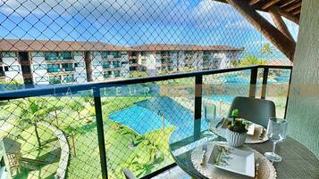 Apartamento família | Opções para refeição ao ar livre