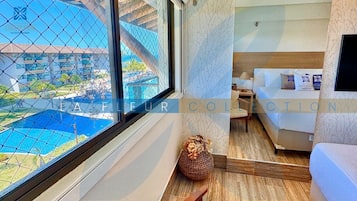 Premium Apartment, Berbilang Katil, Resort View | Meja, ruang kerja komputer riba, langsir/tirai gelap terus, kalis bunyi