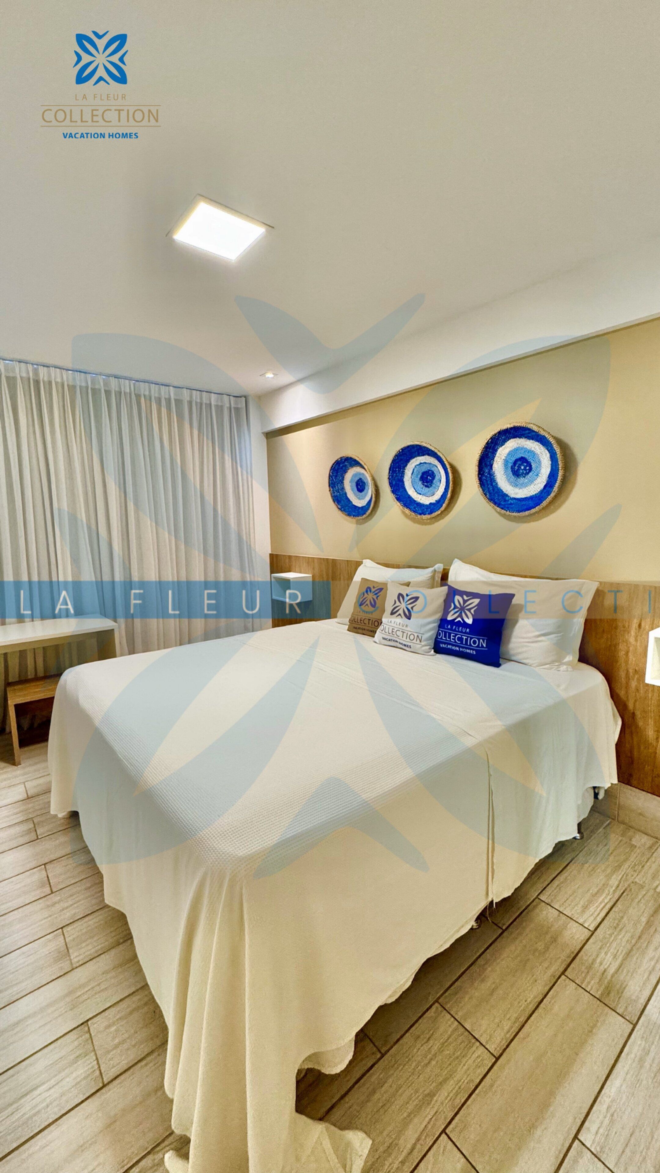 Departamento Premium, varias camas, vista al océano | Escritorio, espacio para trabajar con laptop y cortinas blackout 