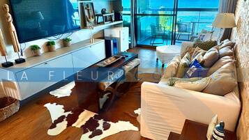 Deluxe Apartment, Multiple Beds, Sea View | Living area