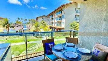 Premium Apartment, Berbilang Katil, Ocean View | Tempat makan luar