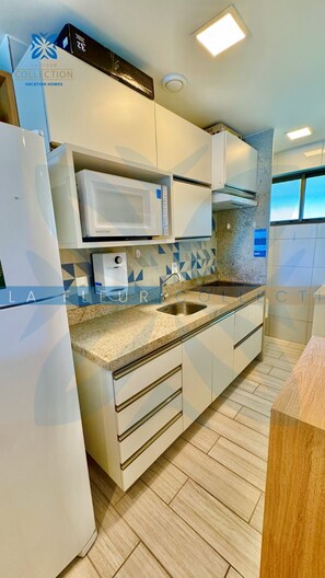 Premium-Apartment, Mehrere Betten, Meerblick | Eigene Küche