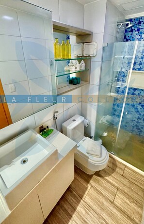 Premium Apartment, Multiple Beds, Private Pool | Bathroom | Shower, free toiletries, towels, soap - La Fleur Collection Vacation Homes (Ipojuca)