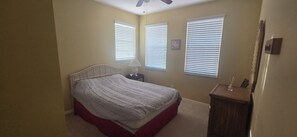 2 chambres, fer et planche à repasser, Wi-Fi, draps fournis