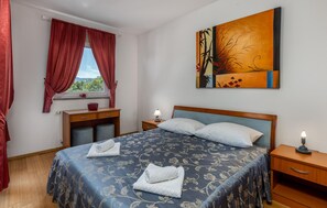 3 habitaciones, tabla de planchar con plancha y wifi gratis 