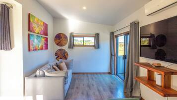 Family Cottage, Vineyard View | Living area