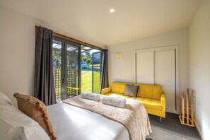 Family Cottage, Vineyard View | Iron/ironing board, free WiFi