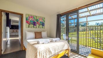 Family Cottage, Vineyard View | Iron/ironing board, free WiFi