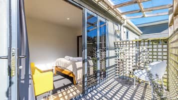 Family Cottage, Vineyard View | Iron/ironing board, free WiFi