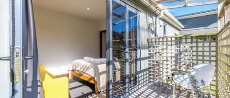 Family Cottage, Vineyard View | Iron/ironing board, free WiFi