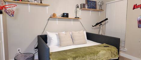3 bedrooms, iron/ironing board, Internet, bed sheets