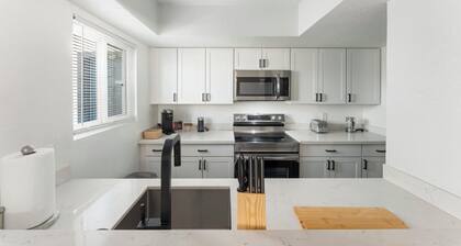 Charming 2-BR Apartment - Minutes from Everything