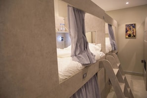 Blackout curtains, free WiFi