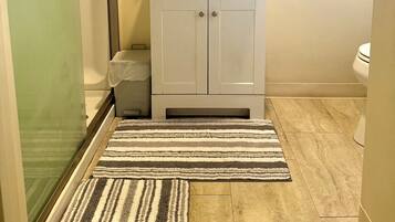 Towels, soap, shampoo, toilet paper