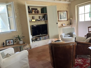 TV, DVD player, books, computer monitors