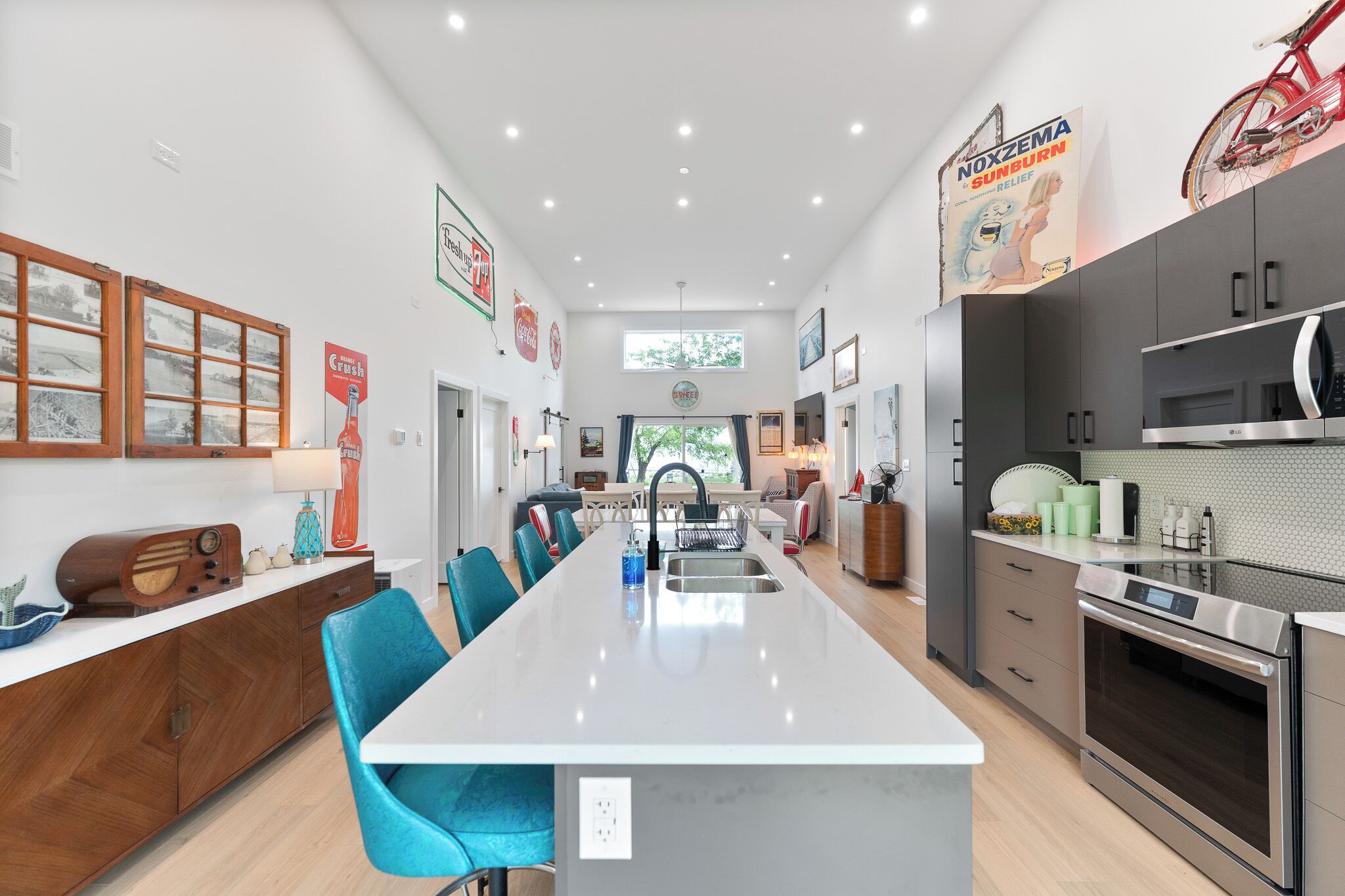 Mikrobølgeovn, ovn, kokeplater og oppvaskmaskin