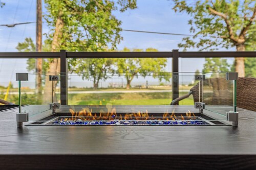 New Waterfront Luxury Cabin on Lake Winnipeg