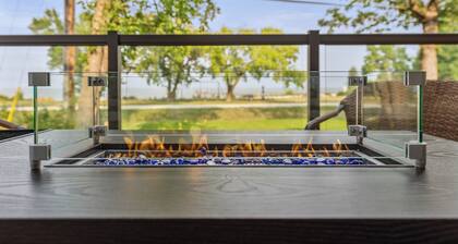 New Waterfront Luxury Cabin on Lake Winnipeg