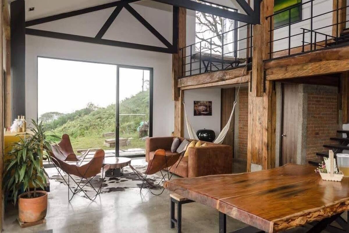 Casa Deluxe, animali ammessi, vista città | Area soggiorno