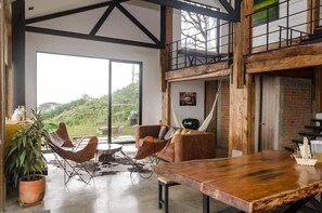 Deluxe House, Pets Allowed, City View | Living area