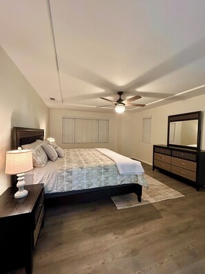 6 chambres, fer et planche à repasser, Wi-Fi, draps fournis