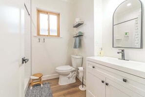House, Multiple Beds, Patio, Garden View (Stylish 2-Bdr walking distance to Dwt) | Bathroom | Designer toiletries