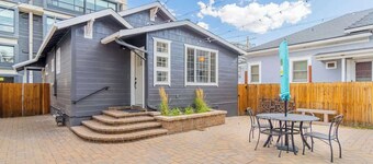 Stylish 2-bedroom Walking Distance to Downtown