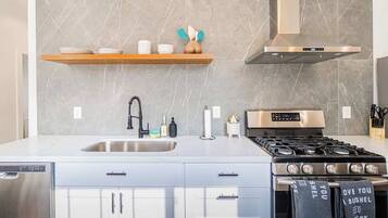 House, Multiple Beds, Patio, Garden View (Stylish 2-Bdr walking distance to Dwt) | Private kitchen | Fridge, microwave, oven, stovetop