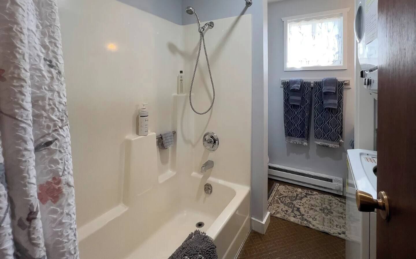 Håndklær, såpe og toalettpapir