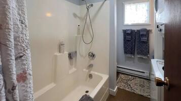 Håndklær, såpe og toalettpapir