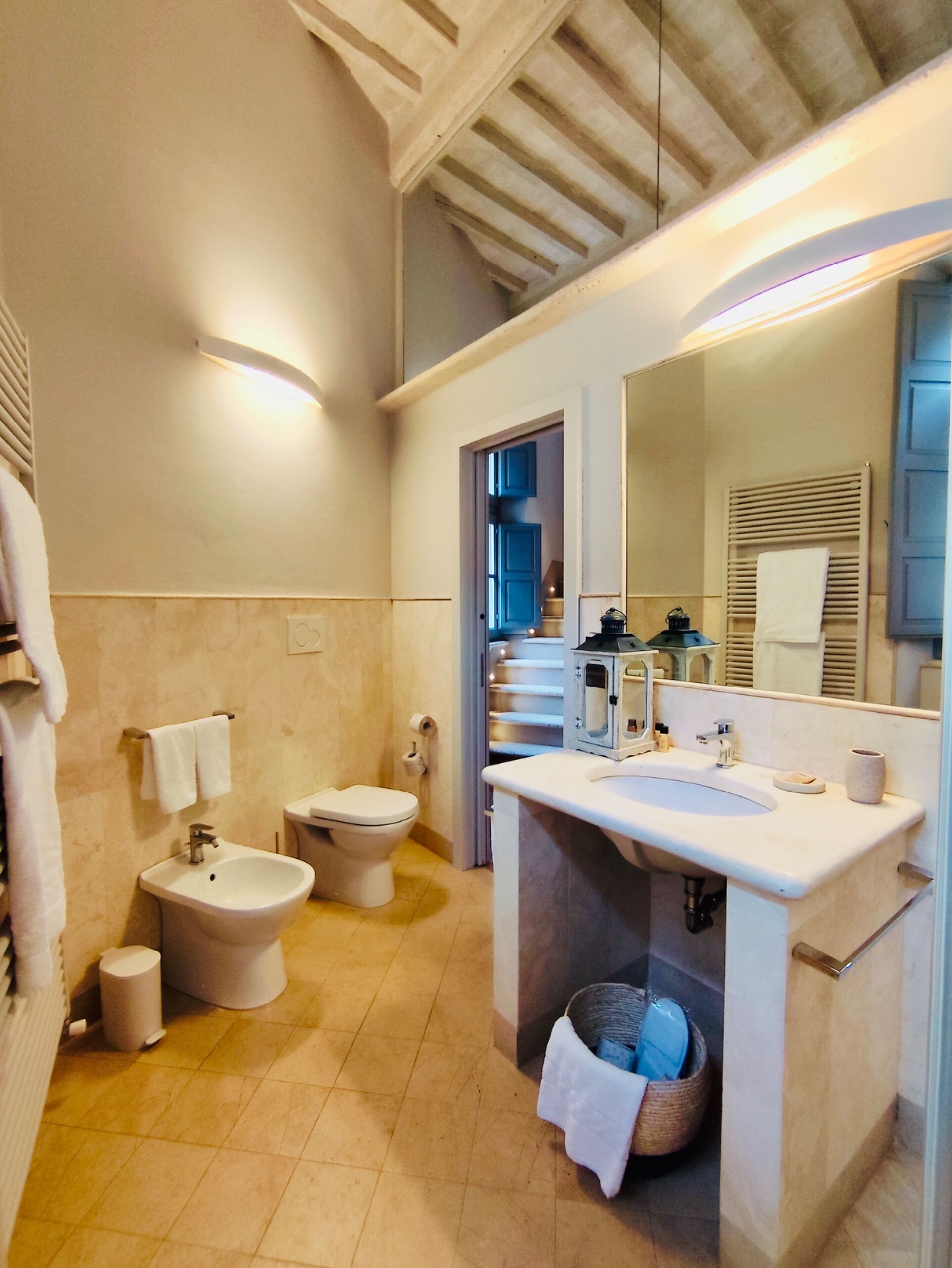 Hårføner og håndklær