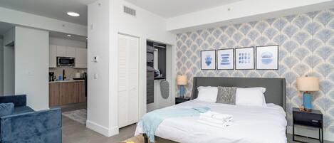 Deluxe Single Room, City View | Iron/ironing board, free WiFi