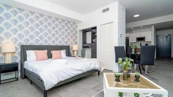 Deluxe Single Room, City View | Iron/ironing board, free WiFi