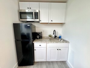 Comfort Studio, City View | Private kitchen