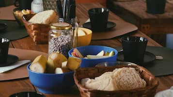 Daily full breakfast (ARS 6000 per person)