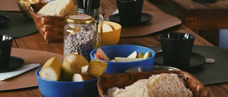 Daily full breakfast (ARS 6000 per person)