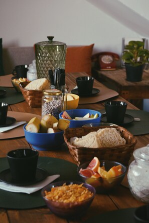 Daily full breakfast (ARS 6000 per person) - Casa Revol casa de huéspedes (Córdoba)