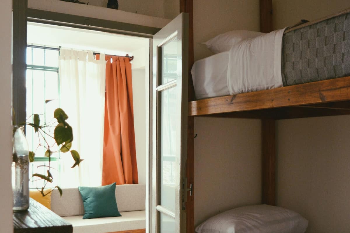 Dormitorio compartido Confort, dormitorio mixto, patio, vista a la ciudad | Wifi gratis
