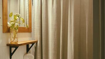 Comfort Shared Dormitory, Mixed Dorm, Patio, City View | Bathroom