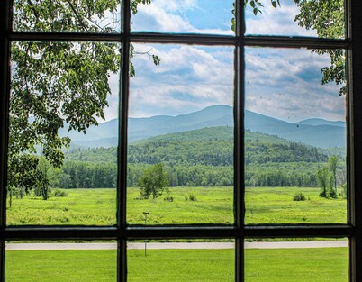 Charming Mountain Cottage, 5-bedroom cottage in The White Mountains