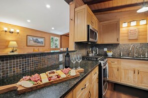 Fridge, microwave, oven, stovetop - Fall Getaway ~ 5 BR Family Retreat, Game Room, Fire Pit, Minutes to SkyPark (Lake Arrowhead)