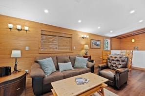 Smart-tv, eldstad, tv-spel och dvd-spelare