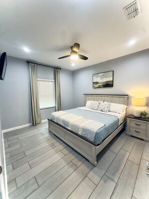 3 habitaciones, tabla de planchar con plancha, wifi y ropa de cama