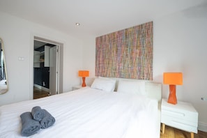 1 slaapkamer, een strijkplank/strijkijzer, wifi, beddengoed