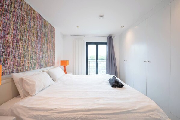 1 habitación, tabla de planchar con plancha, wifi y ropa de cama 