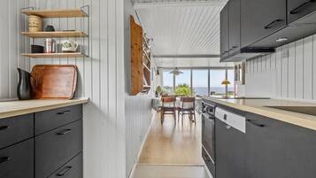 Réfrigérateur, four, plaque de cuisson, lave-vaisselle