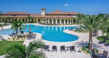 Villa Acqua - Sunset Lake View, Resort Amenities Near Golf, Beach & Restaurants!