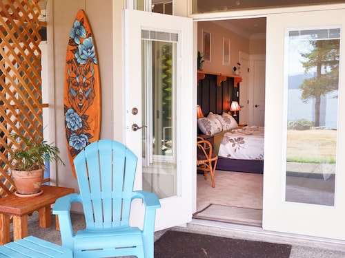 Whiskey Point Water Front Homestay