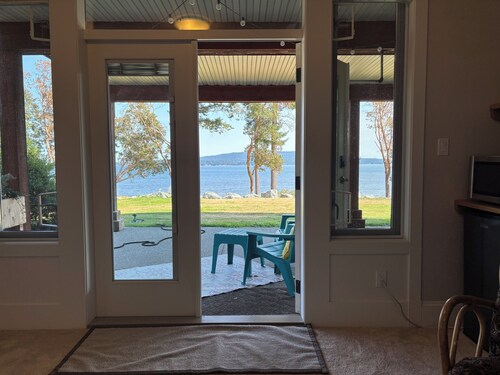 Whiskey Point Water Front Homestay