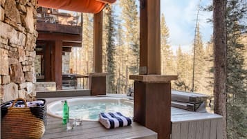 Bain à remous extérieur